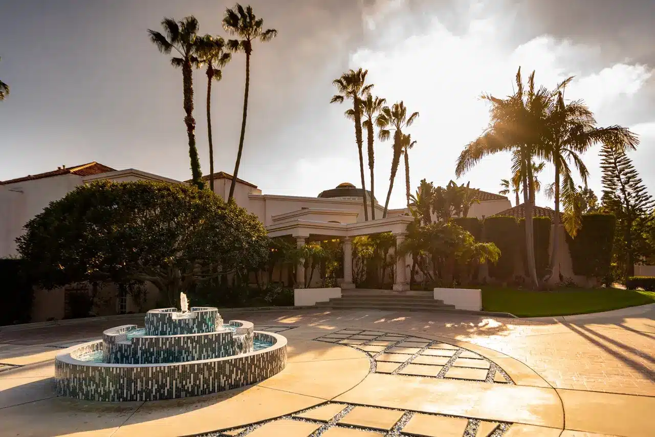 The front of Villa Oasis at sunset