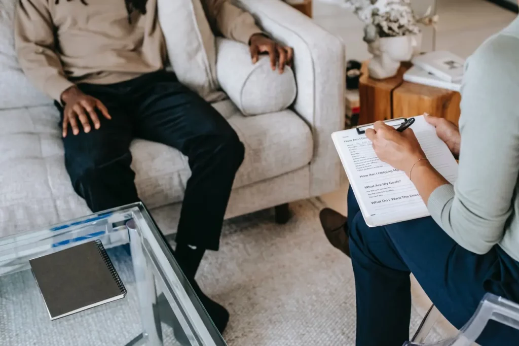 therapist and patient participating in therapy for benzo addiction treatment
